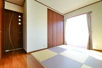 市松模様に並べた琉球畳の和室
